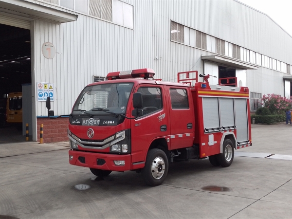 藍牌東風0.6噸雙排水罐消防車