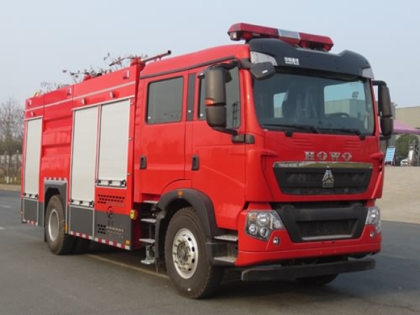 干粉水聯用消防車