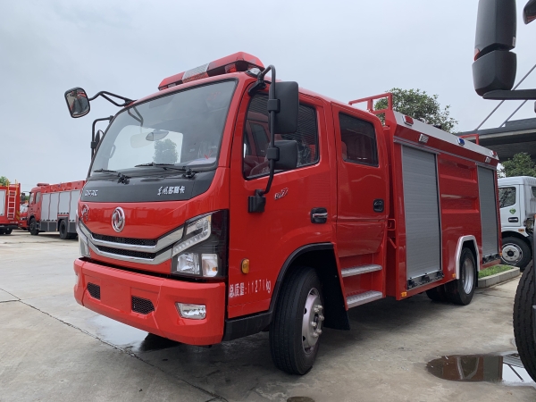 東風5噸水罐消防車