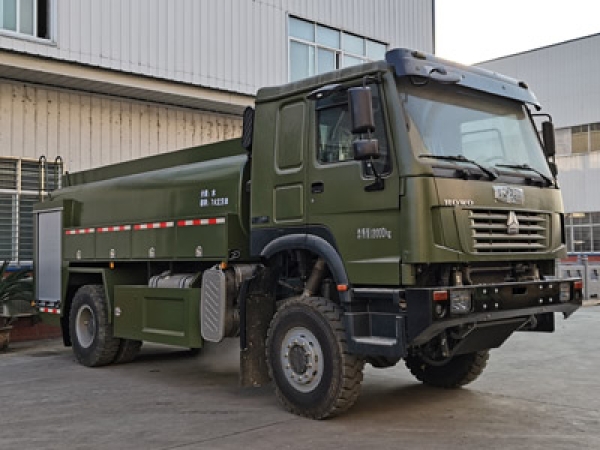 豪沃4×4森林消防車